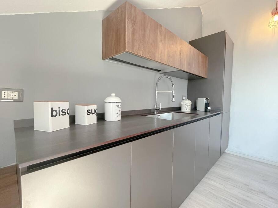 Elegante Appartamento 100 Mq Parcheggio - Wi Fi Savona Luaran gambar